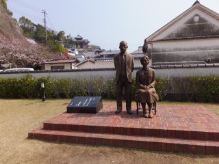 210329 |}bT